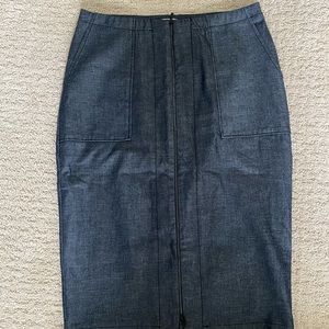 Size 8 stretchy denim halogen skirt EUC